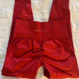 NVGTN Red leggings with contour and glute scrunch